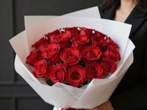 باقة ورد حمراء رومانسية من خدمة توصيل زهور